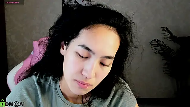 FlirtyAura online show from November 18, 2025, 12:49 am