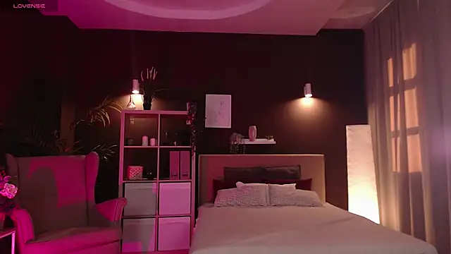 Snapshot of Pooja_Hegde chatting on September 16, 2025, 1:06 am Pooja Hegde online show from September 16, 2025, 1:06 am