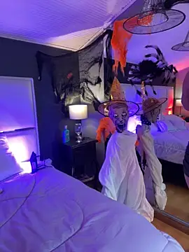 Snapshot of BellaFernandez__ chatting on October 24, 2025, 12:56 pm BellaFernandez online show from October 24, 2025, 12:56 pm