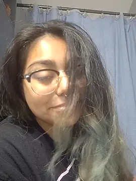 Lovelyrainn online show from October 19, 2025, 9:43 am