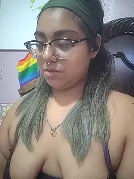 Lovelyrainn online show from November 1, 2025, 1:18 am