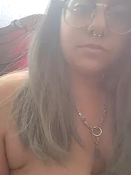 Lovelyrainn online show from November 10, 2025, 9:47 pm