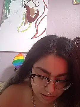 Lovelyrainn online show from November 17, 2025, 3:18 pm