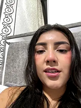 Snapshot of Lupe_19 chatting on September 10, 2025, 3:06 am Lupe 19 online show from September 10, 2025, 3:06 am