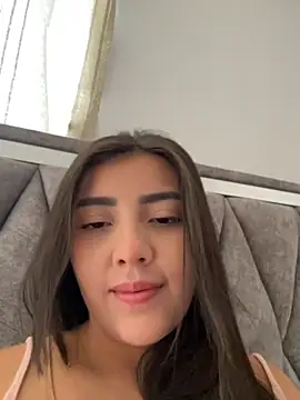 Snapshot of Lupe_19 chatting on September 14, 2025, 10:20 pm Lupe 19 online show from September 14, 2025, 10:20 pm