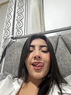 Snapshot of Lupe_19 chatting on October 4, 2025, 11:14 pm Lupe 19 online show from October 4, 2025, 11:14 pm
