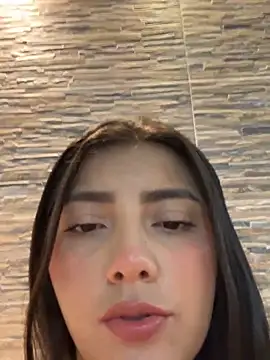 Snapshot of Lupe_19 chatting on October 19, 2025, 5:52 am Lupe 19 online show from October 19, 2025, 5:52 am