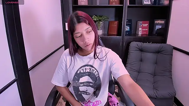 Snapshot of SharonQueen1 chatting on November 21, 2025, 12:04 pm SharonQueen1 online show from November 21, 2025, 12:04 pm