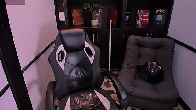 Snapshot of SharonQueen1 chatting on November 24, 2025, 12:38 pm SharonQueen1 online show from November 24, 2025, 12:38 pm