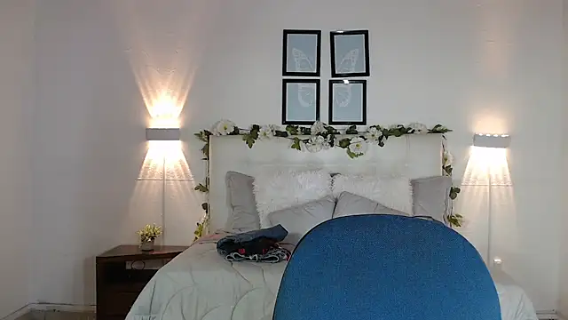 Megan 05  online show from September 26, 2025, 6:01 pm