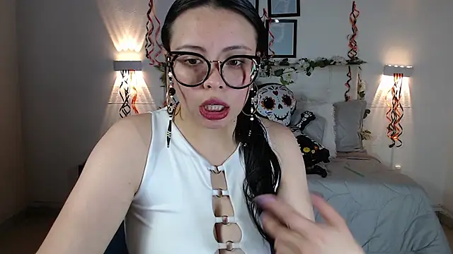 Megan 05  online show from November 9, 2025, 6:50 pm