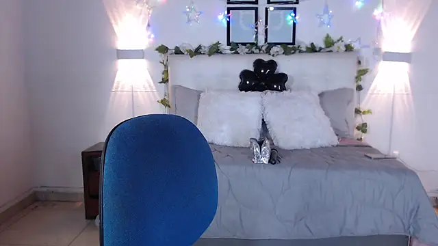 Megan 05  online show from March 10, 2026, 6:35 pm