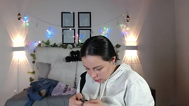 Megan 05  online show from March 20, 2026, 6:57 pm