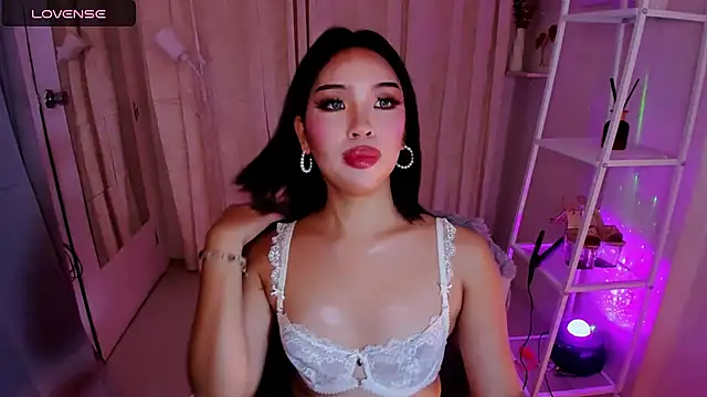 MS LUNA online show from November 25, 2025, 8:31 pm