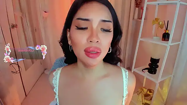 MS LUNA online show from December 19, 2025, 11:34 pm