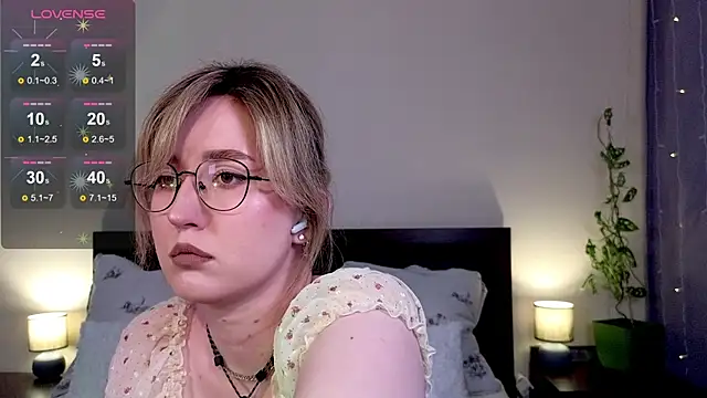 Snapshot of _AlexaFlowers_ chatting on May 13, 2026, 8:34 am AlexaFlowers online show from May 13, 2026, 8:34 am