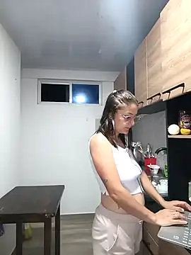 stivenlujan69 online show from November 4, 2025, 1:05 am