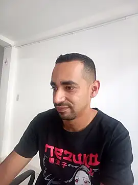 stivenlujan69 online show from April 14, 2026, 9:21 pm