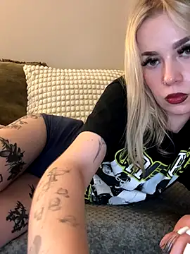 marnemzavar444 online show from September 27, 2025, 8:36 pm