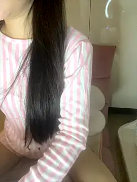 Snapshot of RubyBerry chatting on October 27, 2025, 4:05 am RubyBerry online show from October 27, 2025, 4:05 am