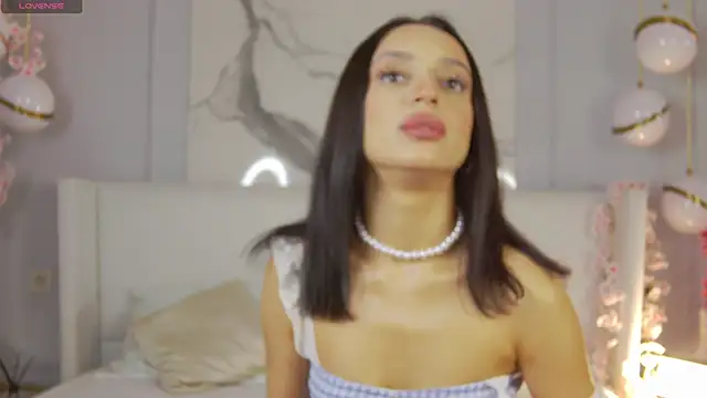 AdoraCortes online show from October 18, 2025, 5:10 am