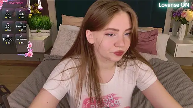 Moon  Bunny online show from October 4, 2025, 3:21 pm