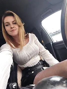 YOOUR EVAA online show from February 6, 2026, 9:34 am