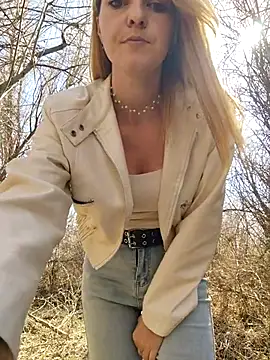 YOOUR EVAA online show from April 3, 2026, 8:45 am