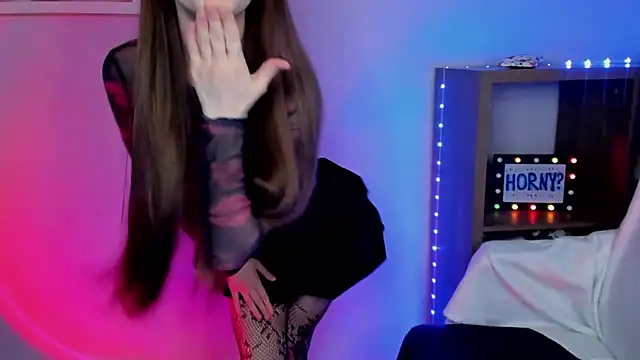 LuxMaya online show from March 31, 2026, 6:36 am