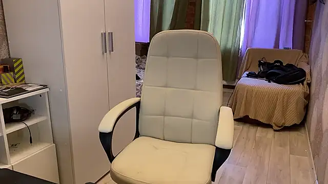 eleganc3 online show from March 28, 2026, 9:20 am