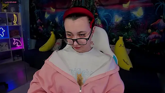 ClaraParks online show from March 8, 2026, 7:39 pm