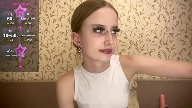 kittywithu online show from October 4, 2025, 4:49 pm