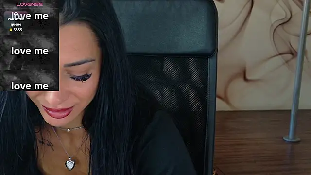 Snapshot of NaomiScarlet chatting on September 22, 2025, 6:37 am NaomiScarlet online show from September 22, 2025, 6:37 am