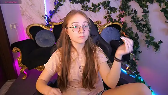 ArrinaWairr online show from September 15, 2025, 7:30 am