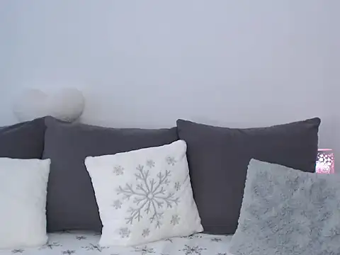 RoxanneLiss online show from December 14, 2025, 12:43 pm