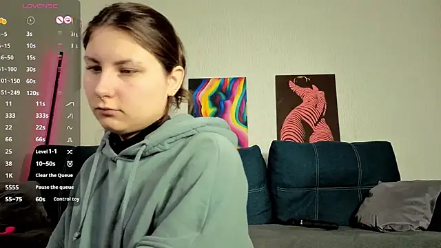 TrixiBell online show from April 21, 2026, 4:08 am