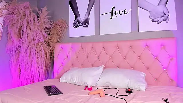 Jim twink online show from October 22, 2025, 2:23 am