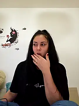 Snapshot of SaraViss20 chatting on October 6, 2025, 7:11 pm SaraViss20 online show from October 6, 2025, 7:11 pm