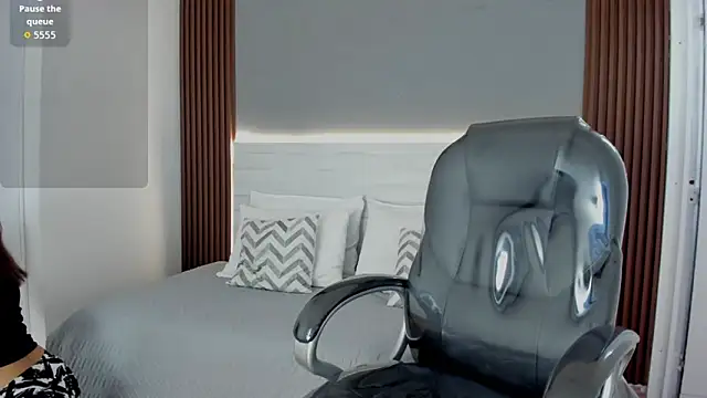 Snapshot of Emmy_Meadows chatting on November 3, 2025, 7:26 pm Emmy Meadows online show from November 3, 2025, 7:26 pm