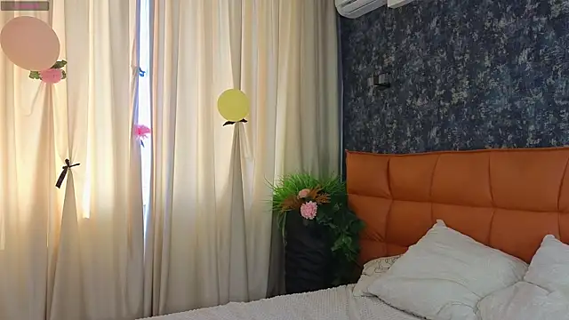 Snapshot of SoftBliss chatting on September 16, 2025, 6:47 am SoftBliss online show from September 16, 2025, 6:47 am
