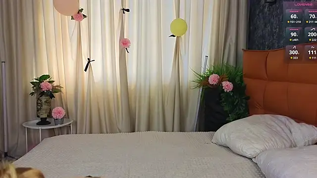 Snapshot of SoftBliss chatting on October 2, 2025, 6:53 am SoftBliss online show from October 2, 2025, 6:53 am