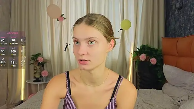 Snapshot of SoftBliss chatting on October 6, 2025, 6:44 am SoftBliss online show from October 6, 2025, 6:44 am