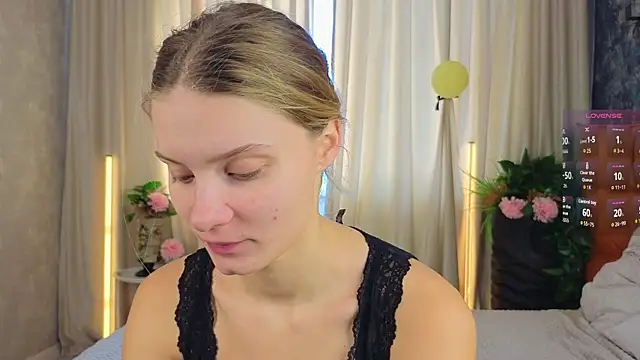 Snapshot of SoftBliss chatting on October 12, 2025, 6:34 am SoftBliss online show from October 12, 2025, 6:34 am