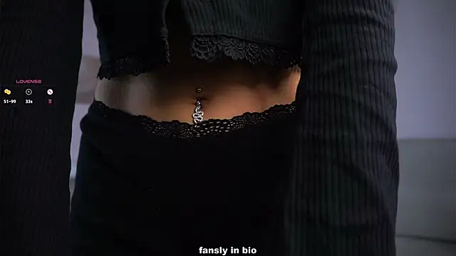 EleneButton online show from November 12, 2025, 1:17 am