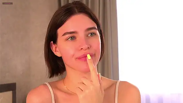 EleneButton online show from March 31, 2026, 1:18 am