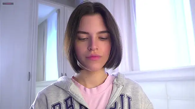 EleneButton online show from April 11, 2026, 1:10 am