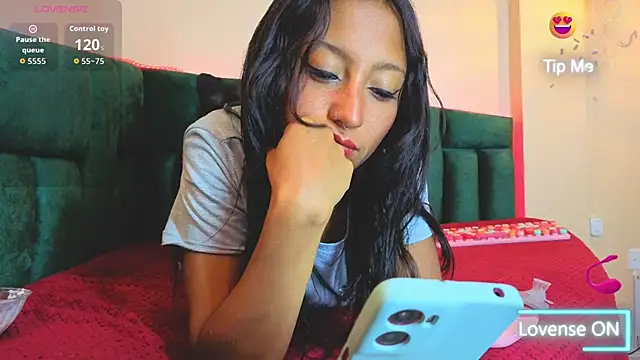 Snapshot of Sheilly_brown chatting on June 15, 2026, 8:33 pm Sheilly brown online show from June 15, 2026, 8:33 pm