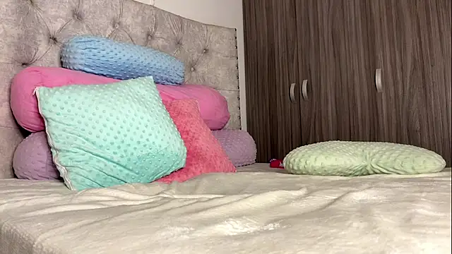 Gabrielatafur online show from April 1, 2026, 3:18 am