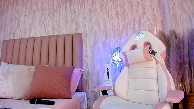 Emely florence  online show from February 4, 2026, 7:53 pm