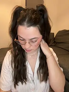 liloush   online show from March 15, 2026, 9:10 pm